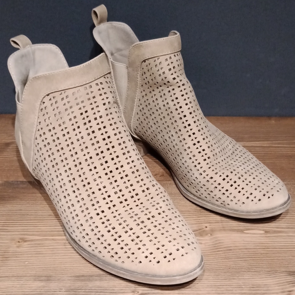 Restricted booties